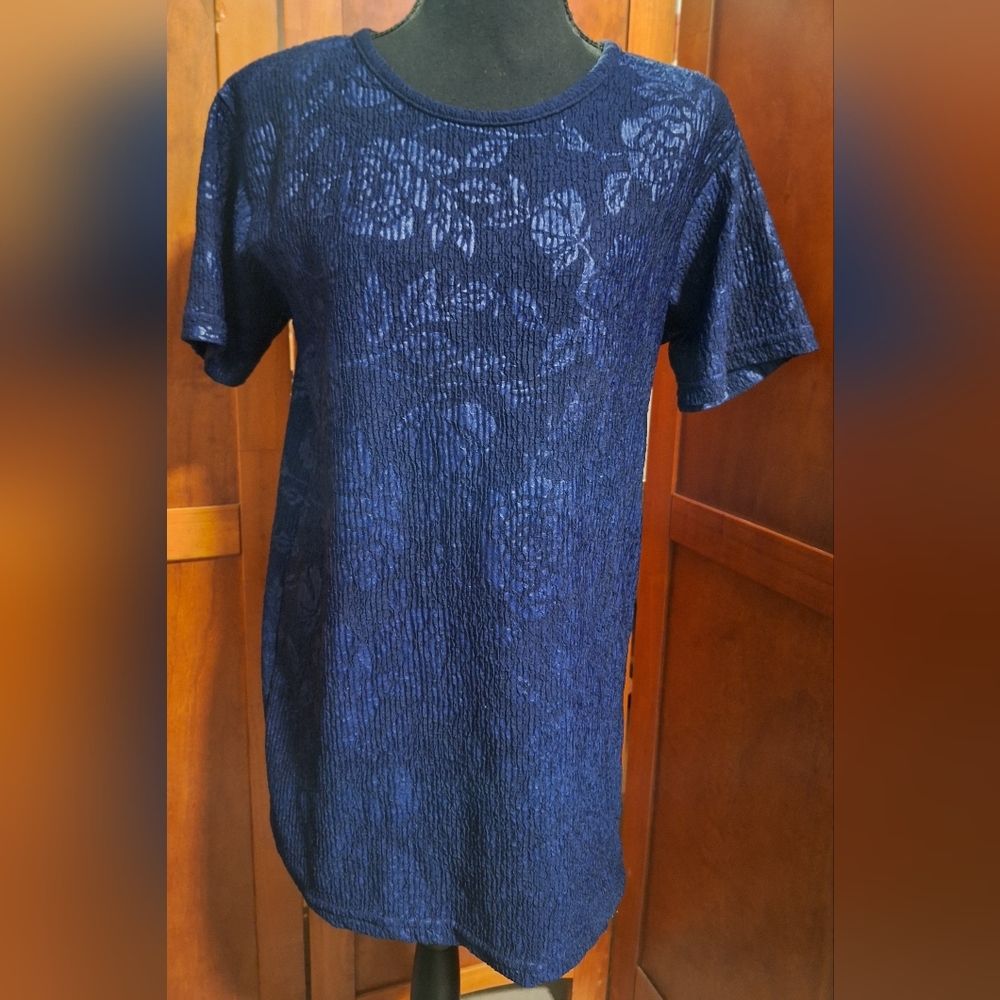 💙KAVIO DESIGNS women's dark blue floral blouse. Size M
